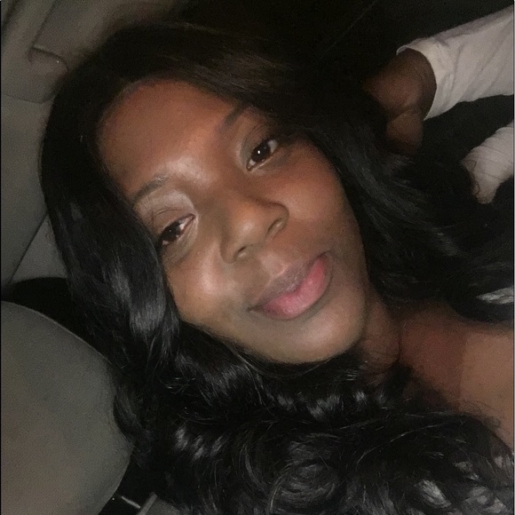 Meet your Posher, Lia - Picture 2 of 2